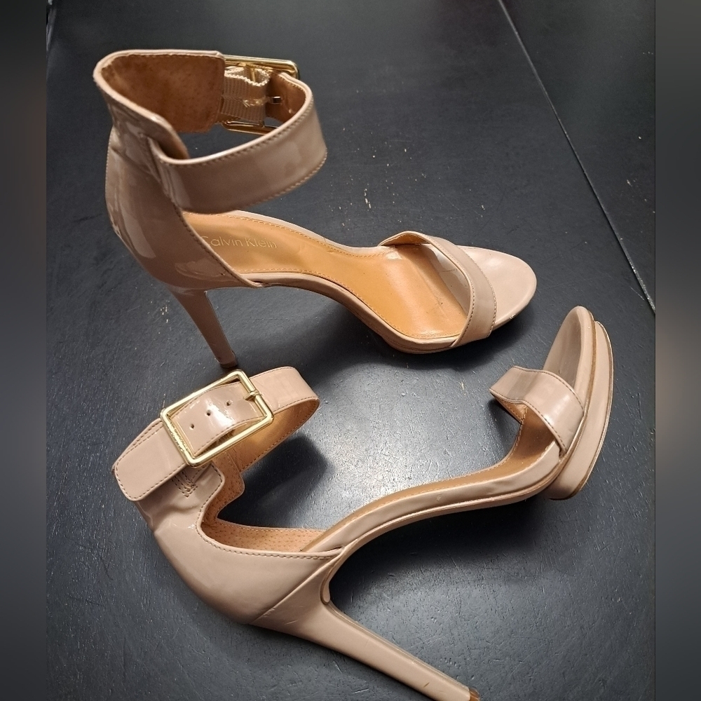 Calvin Klein Vivian Open Toe Sandal Size 5